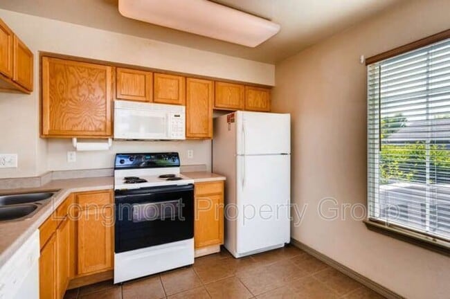 Building Photo - 805 Summer Hawk Dr