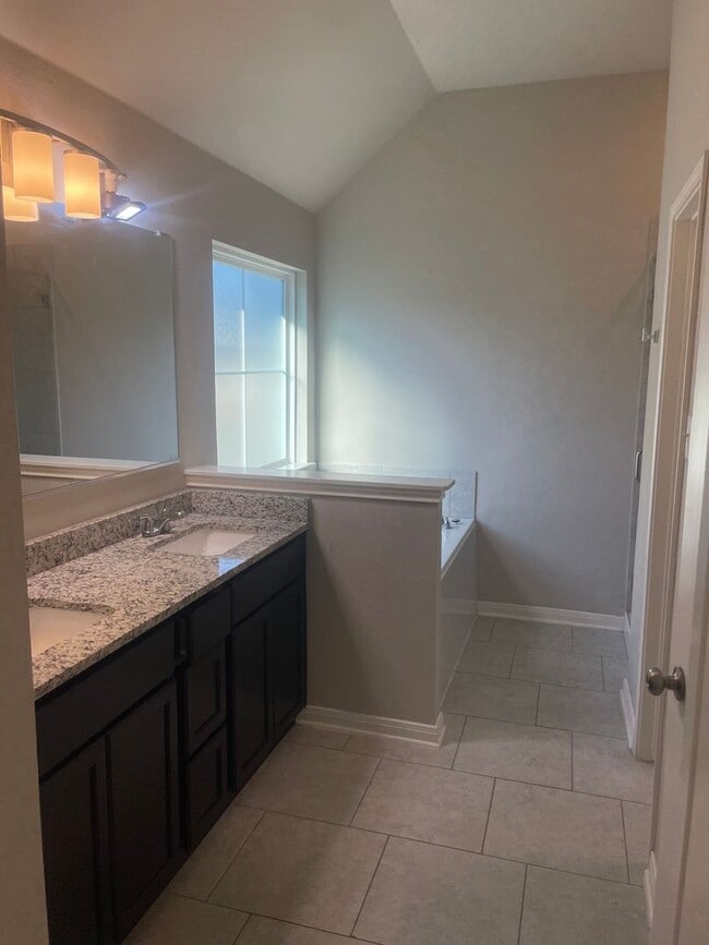 Building Photo - 7809 Montclair Dr