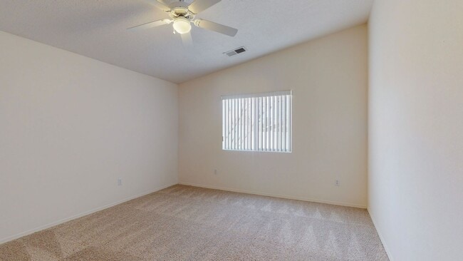 Building Photo - Lovely 3 bedroom home in convenient location.