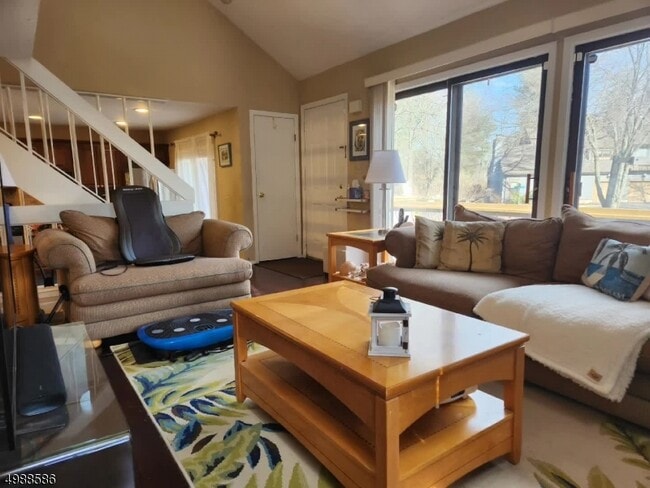 Building Photo - 64 Sycamore Ct