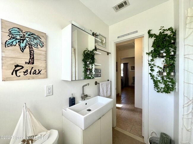 Building Photo - 710 Flamingo Dr