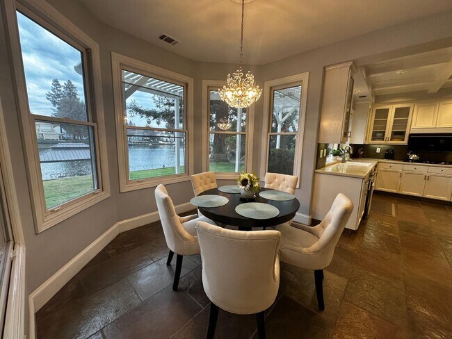 Building Photo - 4824 Longcove Dr