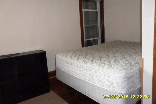 Full Size Bed - 523 E State St