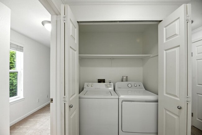 Building Photo - Kirkland Place Condominium