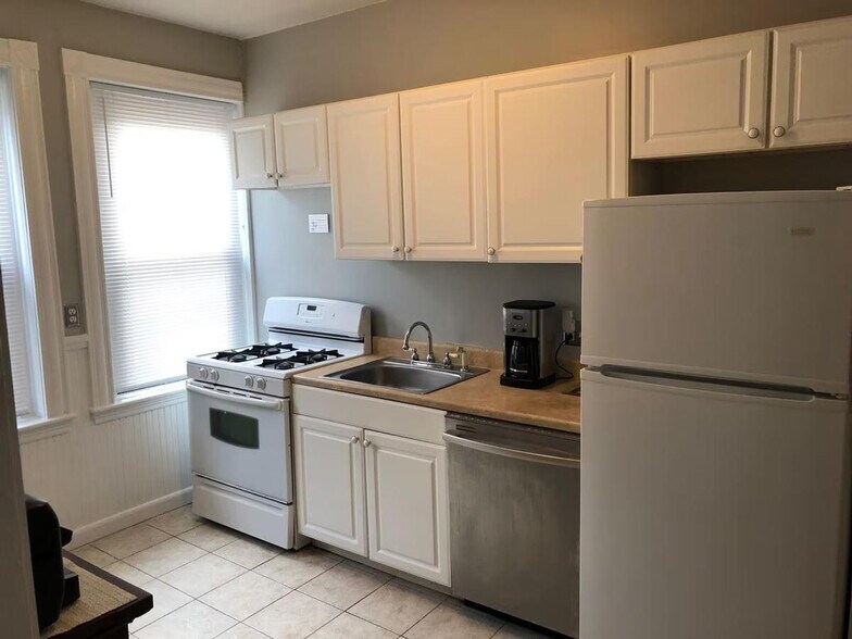 Building Photo - 20 Fordham Rd