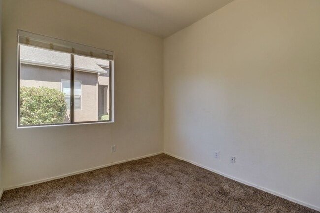 Building Photo - 6461 E Kilkenny Pl