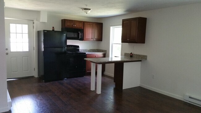 Building Photo - 10 Sutton Rd