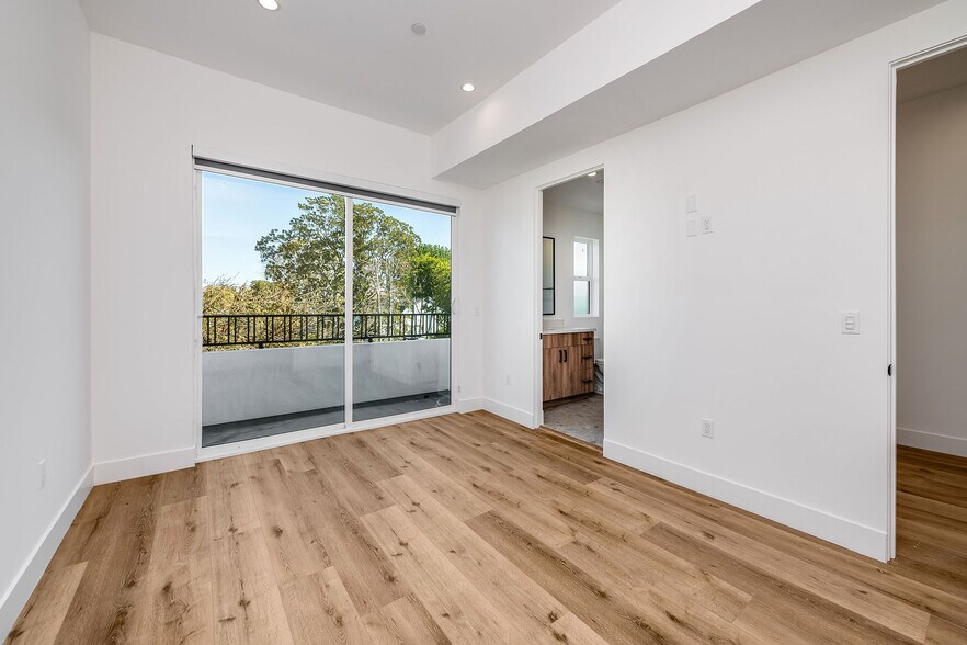 Building Photo - 5044 Laurel Canyon Blvd