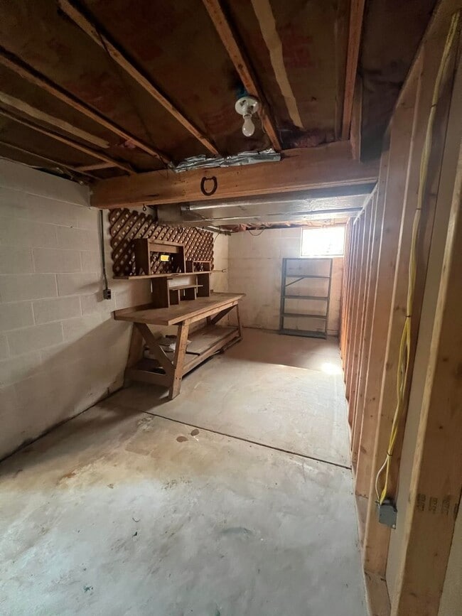 Building Photo - 2 Bedroom Townhome in Carlisle