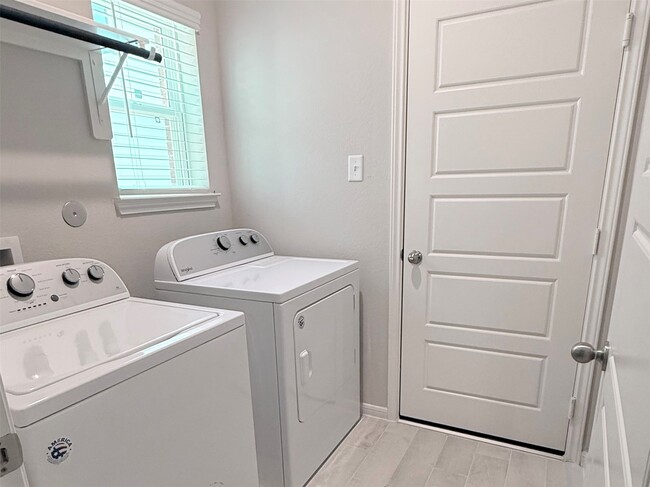Building Photo - 24718 Thornbluff Briar Trl