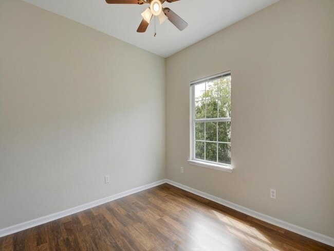Building Photo - 1172 Oak Grove Ave