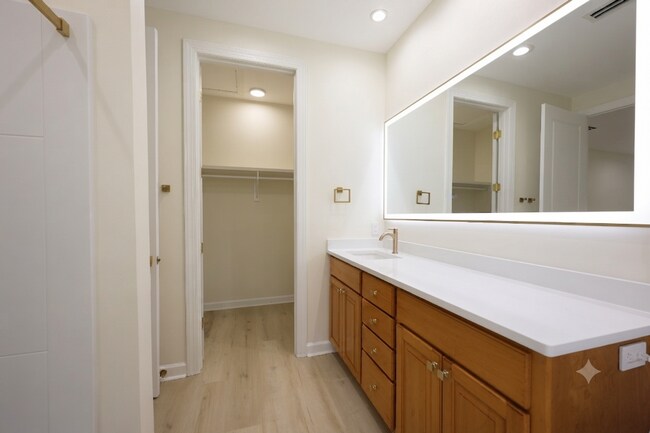 Building Photo - Church Street Village Home For Rent