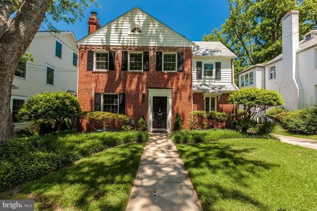 Building Photo - 4811 Drummond Ave