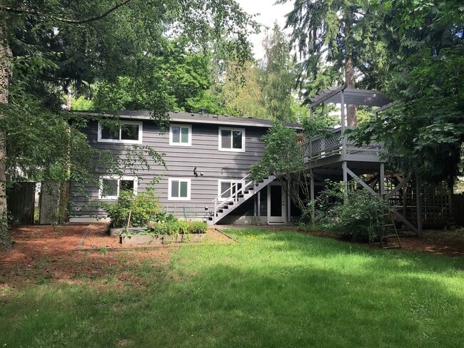 Building Photo - Beautiful 4 Bedroom Gem – Walk to Juanita Beach! Up to $1500 incentive!