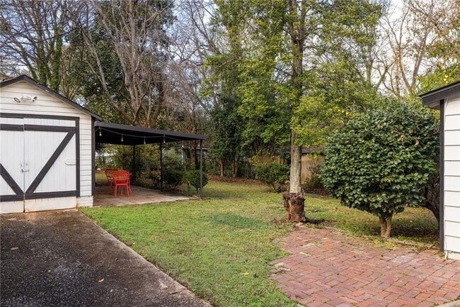 Building Photo - 3373 La Vista Dr