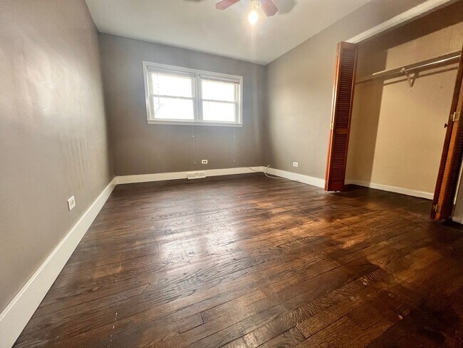 Building Photo - 16W671 56th St