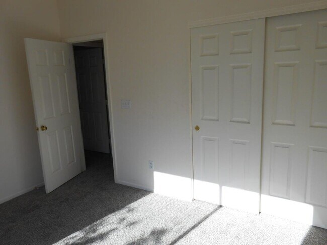 Building Photo - Spacious Home 2 Story Home in Black Mountain