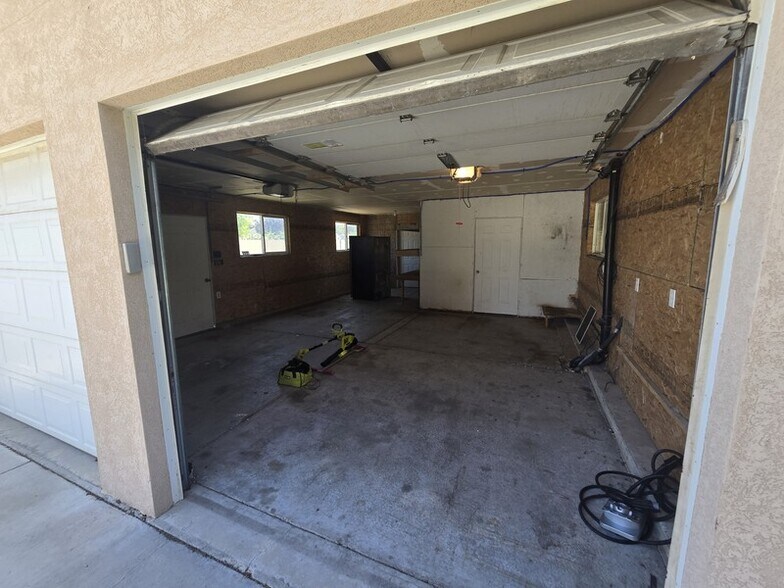 Building Photo - 12106 2570 W