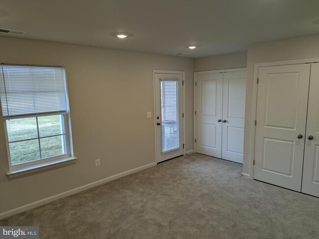 Building Photo - 513 Seeback Dr