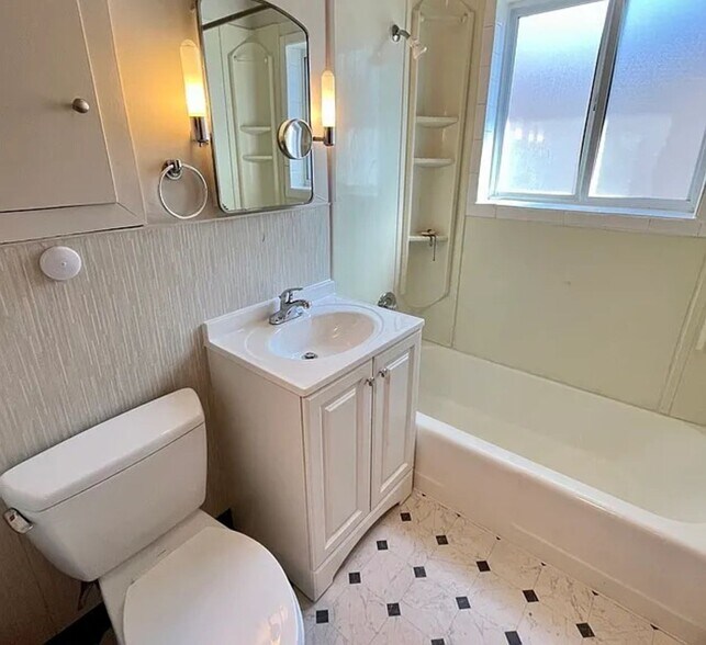 Building Photo - 1385 Otis St