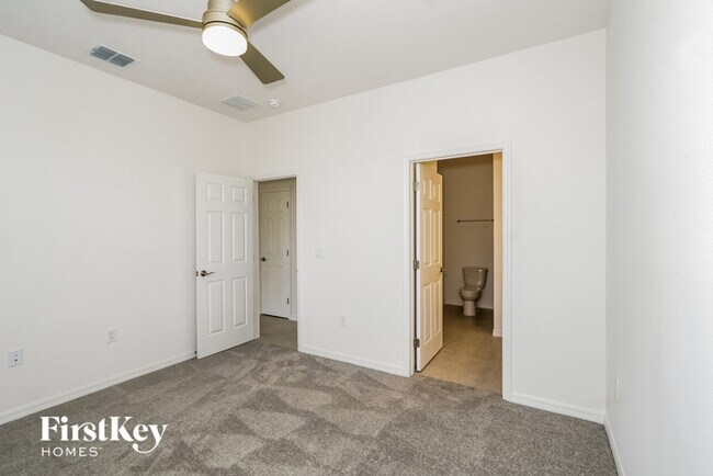 Building Photo - 418 Reina Wy