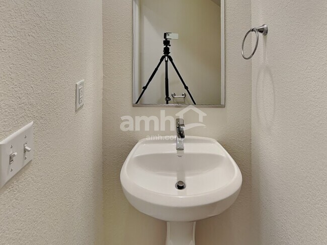 Building Photo - 2725 Wolfcreek