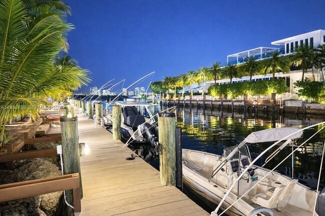 Building Photo - 2676 NE 135th St