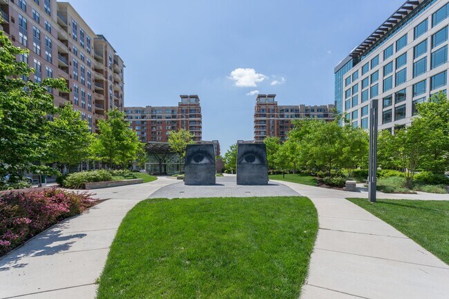 Building Photo - This luxury 2 bedroom condo has phenomenal amenities and is walking distance to the new Potomac Y...