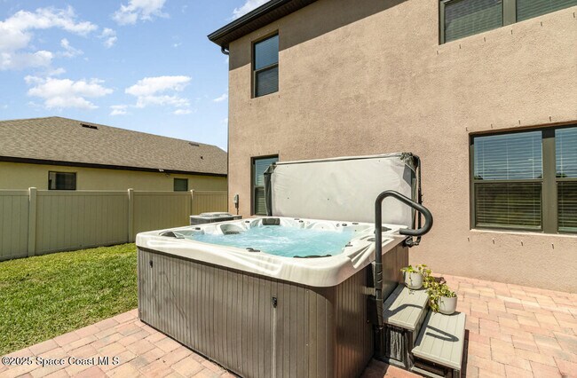 Building Photo - 7389 Tourmaline Dr