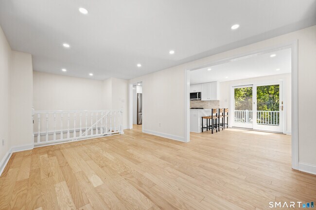 Building Photo - 22 Carrona Dr