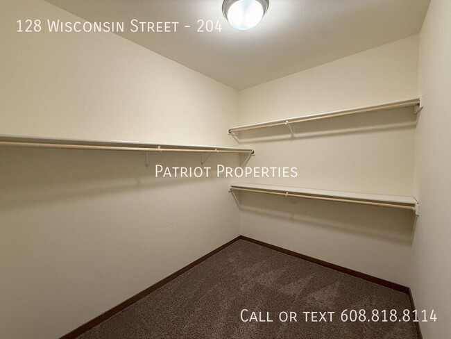 Building Photo - 128 Wisconsin St