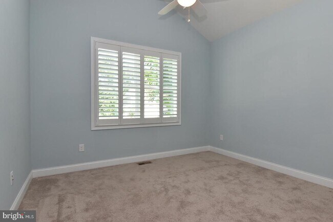 Building Photo - 16058 Rockport Dr