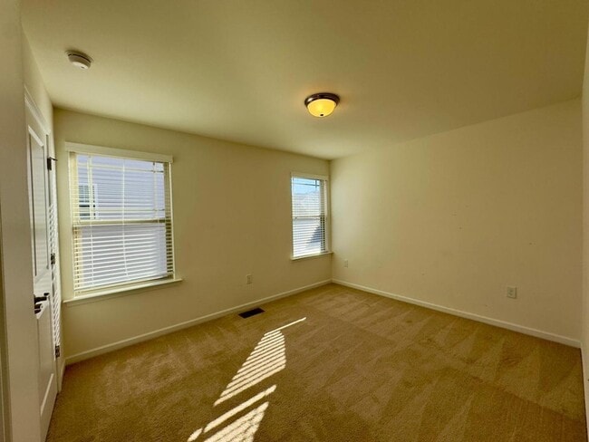 Building Photo - 1200 Governess Ln