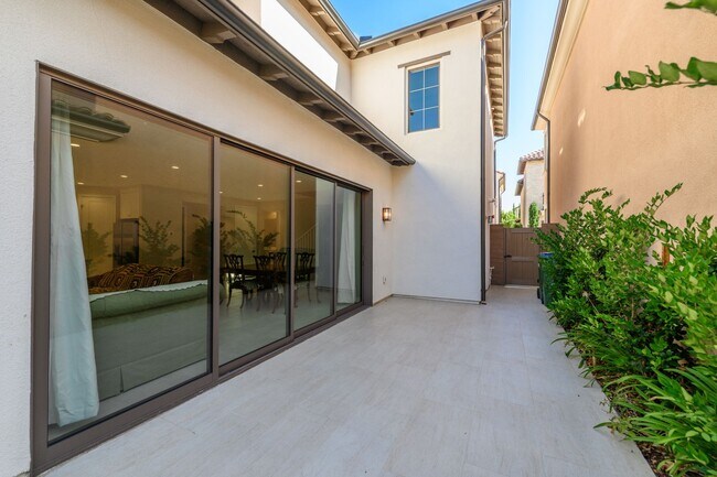 Building Photo - 3bedroom/3 bath/Gated Orchard Hill/Detached House for rent