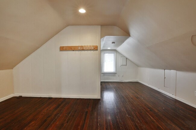 Building Photo - 2142 Summit St