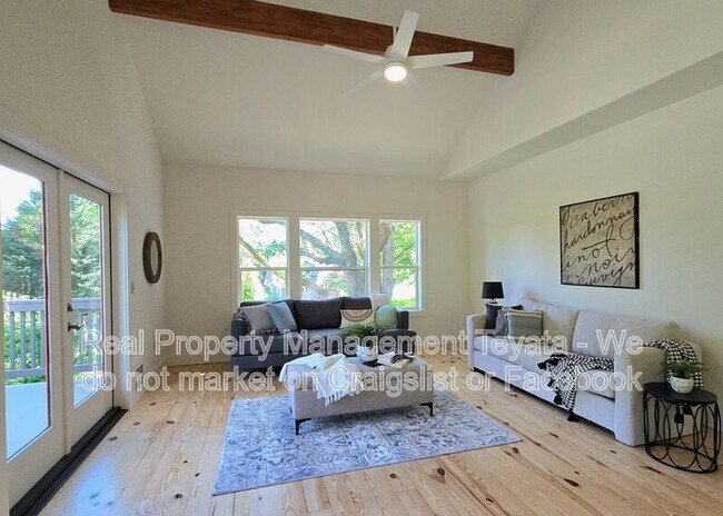 Building Photo - 5560 Hillard Rd