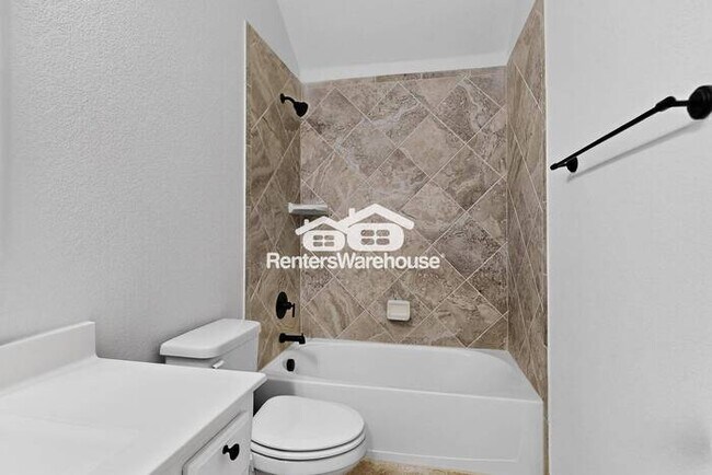 Building Photo - MOVE IN READY - 4BED/3BATH - LITTLE ELM, T...