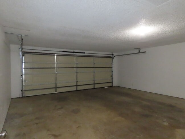 Building Photo - Whitehouse ISD - 3 Bedroom, 2 Bath Duplex, Lawn Care Provided!