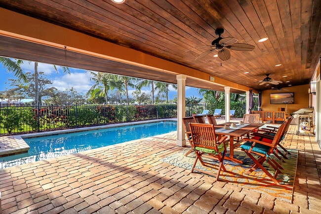 Building Photo - 3271 SE Court Dr