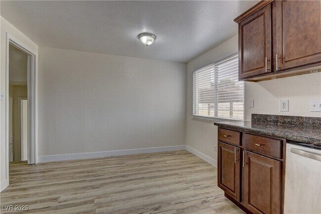Building Photo - 1678 E Hacienda Ave