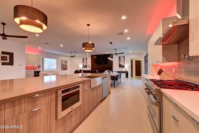 Building Photo - 6401 E Larkspur Dr