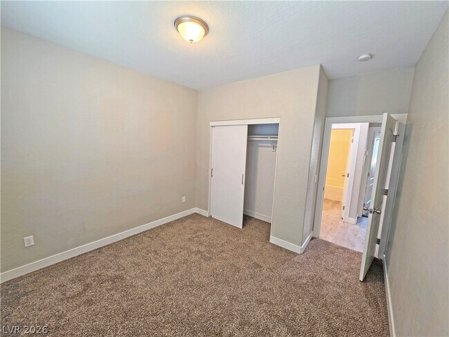Building Photo - 1121 Sixshooter Ave
