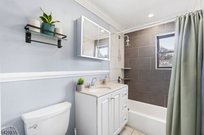 Building Photo - 401 US-22