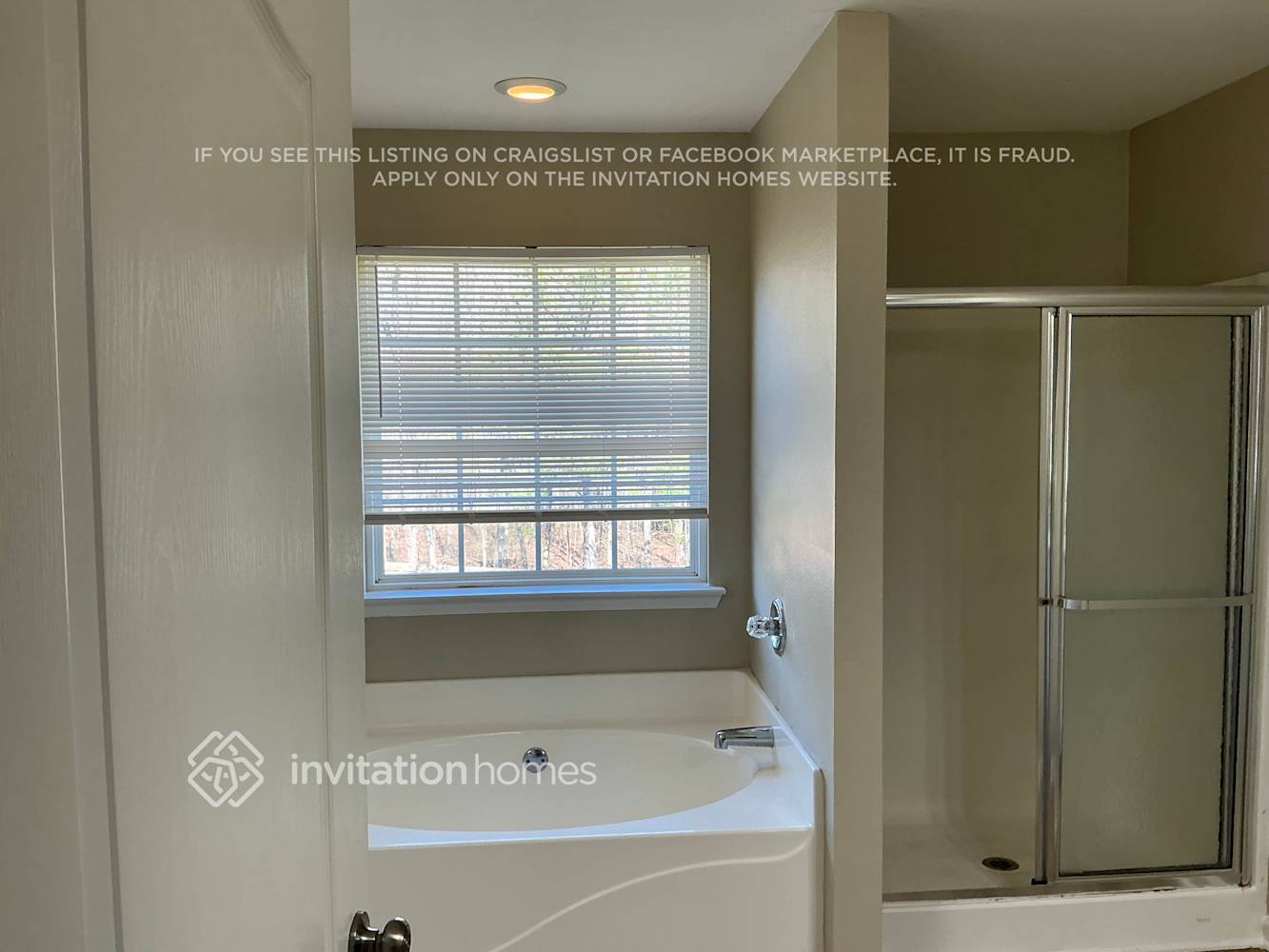 Building Photo - 235 Lakeside Point