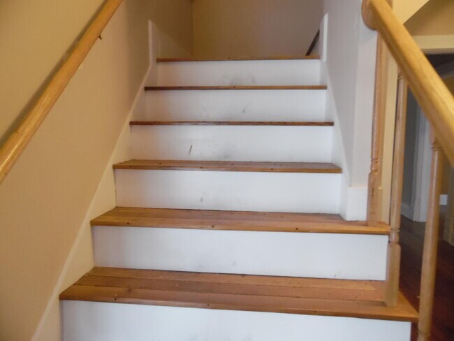 Building Photo - 706 W Maxwell St