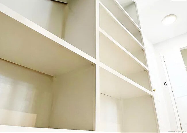 Building Photo - 10 Haviland St