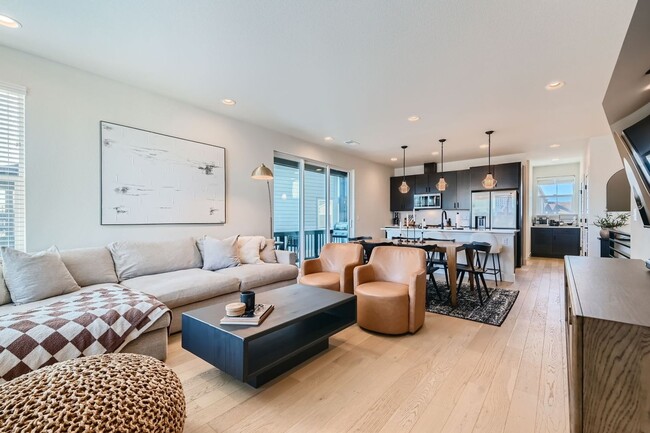 Building Photo - 3 Bedroom, 4 Bath Townhome in Broomfield