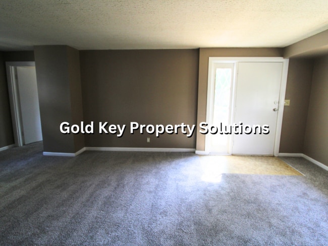 Building Photo - Oversized 3 BR 1 BA House with Partially F...