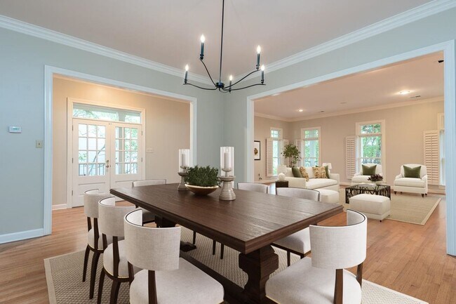 Building Photo - Gorgeous Riverfront home in Harbor Town
