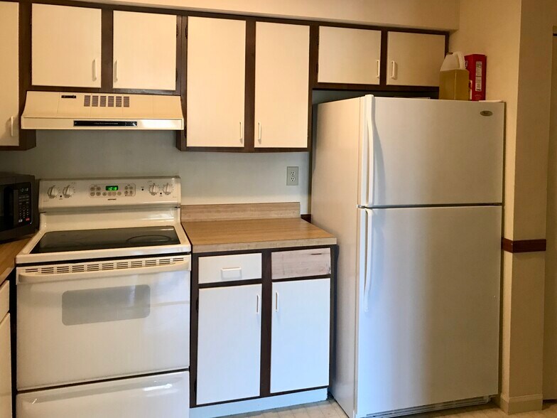 Building Photo - 3125 Sayre Dr